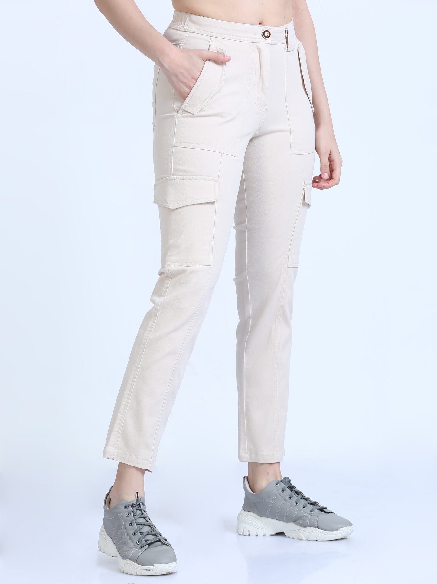 Cream Bolsillo Cargo Pants For Women