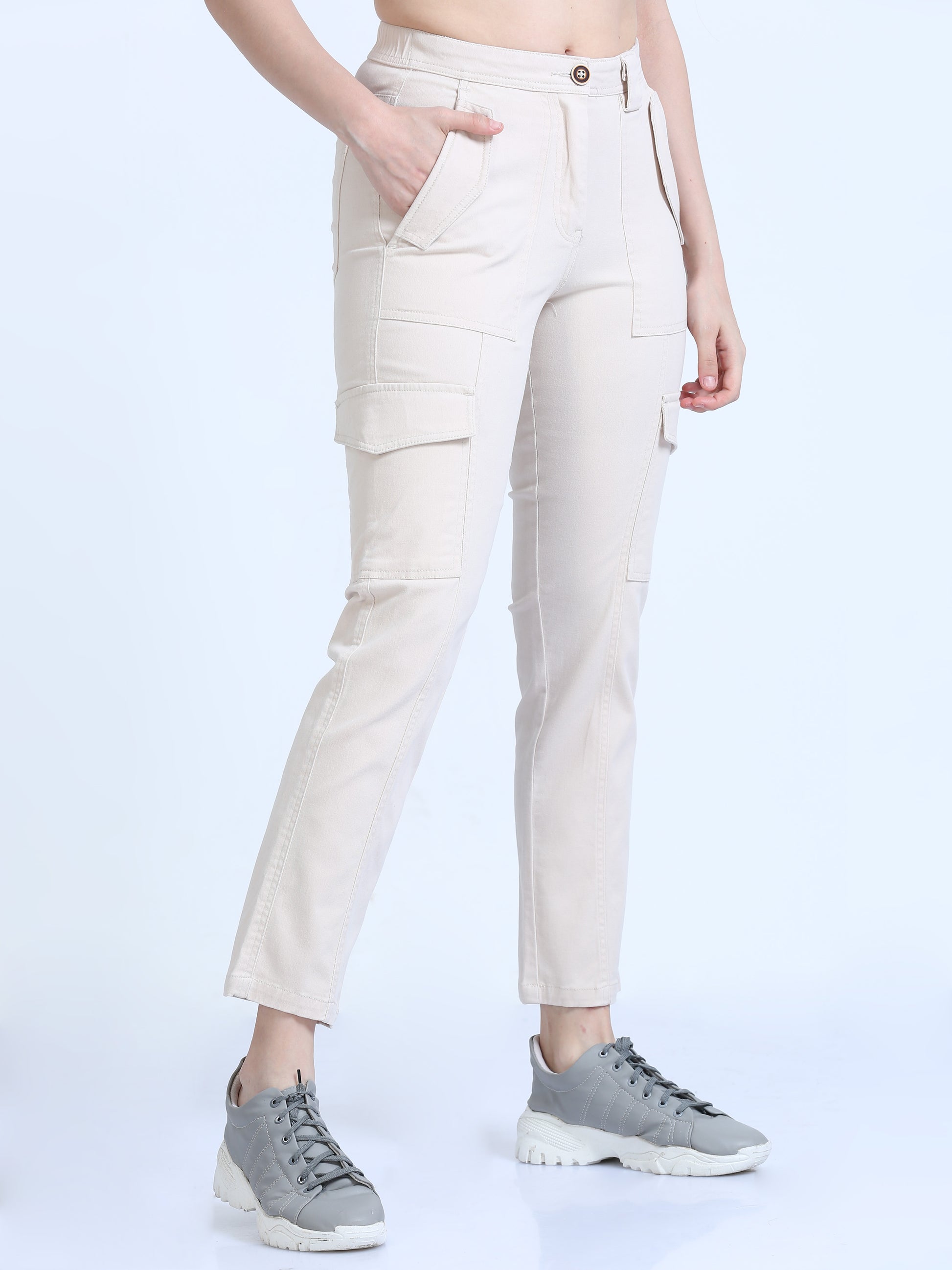 Cream Bolsillo Cargo Pants For Women